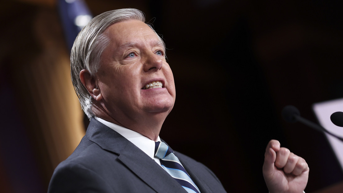 Graham le aconseja a un alto economista alemán que busque "un trabajo extra" para pagar las armas de Kiev