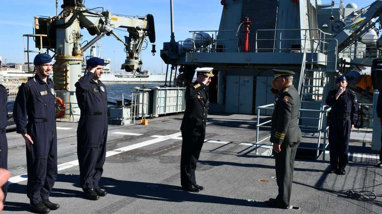 Ministro de Defensa visita base naval en Lisboa