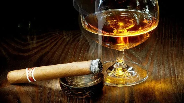 Fumar y tomar alcohol son hábitos relacionados a la mayoría de los cánceres prevenibles, cita OMS