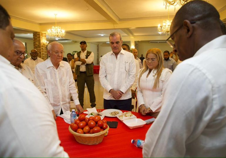 Presidente Abinader inaugura el Festival del Tomate Azua 2026 y participa en juramentación de directiva del Clúster del Tomate