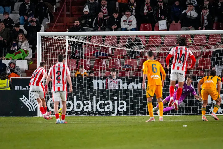 Empate estéril en el Heliodoro: Tenerife y Mirandés se hunden en el conformismo