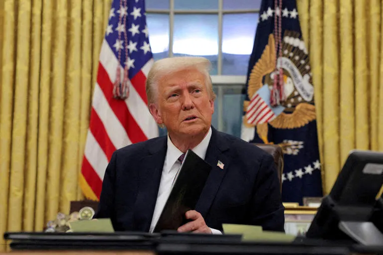 ¡Perdón PRESIDENCIAL! Donald Trump indulta a cinco exjugadores de la NFL y sacude el mundo del deporte