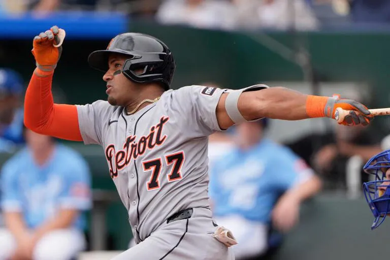 Movimiento en el Roster: El regreso de Mike Siani y la salida de Ibáñez
