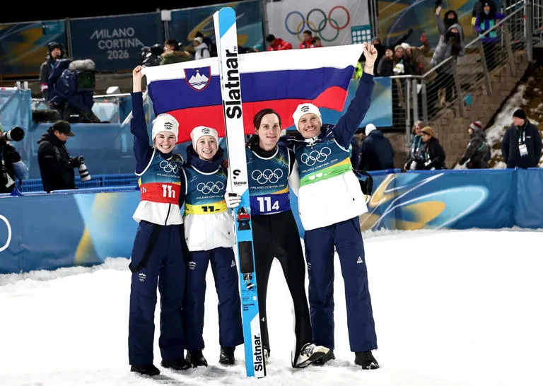 Oro de hermanos: Los Prevc consagran la dinastía de Eslovenia en el salto de esquí mixto