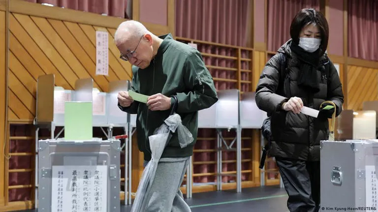 Japón en las Urnas: La primera ministra Sanae Takaichi busca un mandato histórico entre la nieve y las "Sanaenomics"