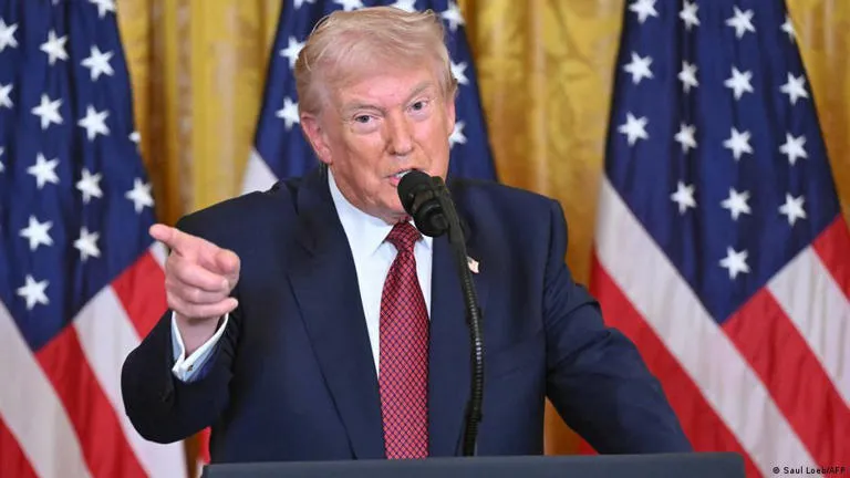 Giro ENERGÉTICO en Estados Unidos: Trump elimina legislación climática clave y sacude los acuerdos AMBIENTALES globales
