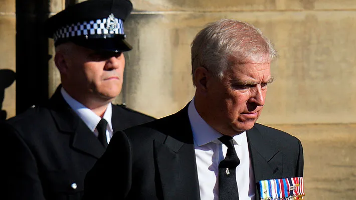 ESCÁNDALO REAL: La policía británica contacta a los escoltas del expríncipe Andrés para obtener antecedentes