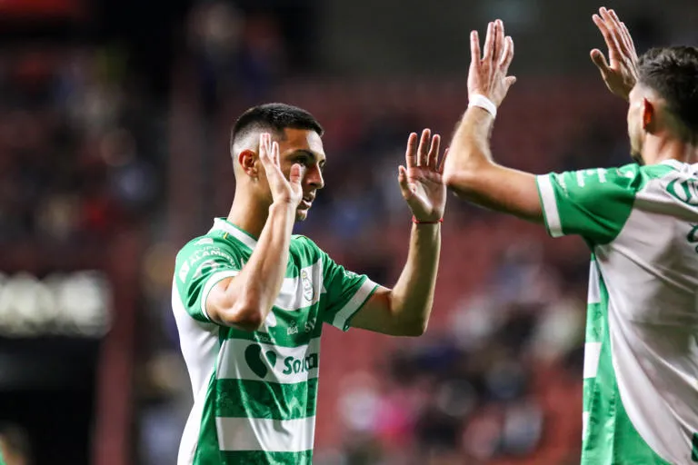 Resurrección en el Corona: Santos Laguna asesta un golpe agónico a los Xolos y despierta en el Clausura 2026