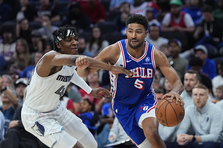 Remontada en Philadelphia: Payne y el debutante Edgecombe brillan ante los Grizzlies