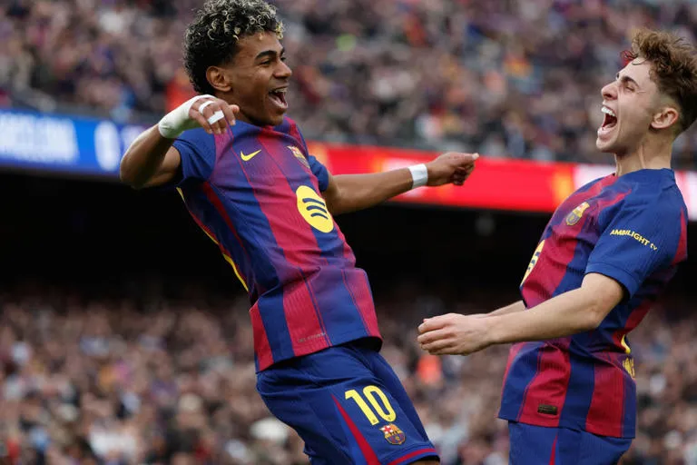 ¡HISTÓRICO! Lamine Yamal destroza al Villarreal con su primer triplete y desata la locura en el Barça
