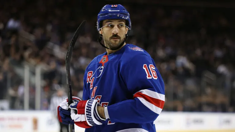 ¡TROCHECK ROMPE EL SILENCIO! El centro de los Rangers aclara su postura sobre los rumores de traspaso y su contrato