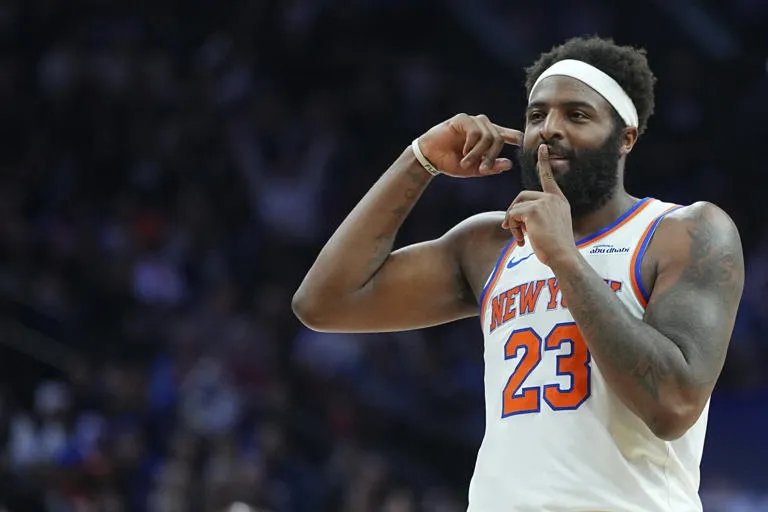 ¿FUTURO INCIERTO EN NUEVA YORK? Mike Brown lanza un mensaje directo sobre Mitchell Robinson y los Knicks