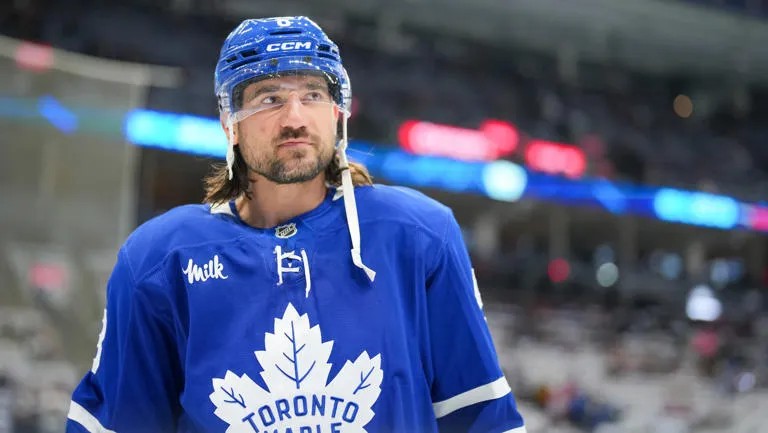 ¡GOLPE DEVASTADOR EN TORONTO! El defensa de 27 millones de los Maple Leafs queda fuera por el resto de la temporada