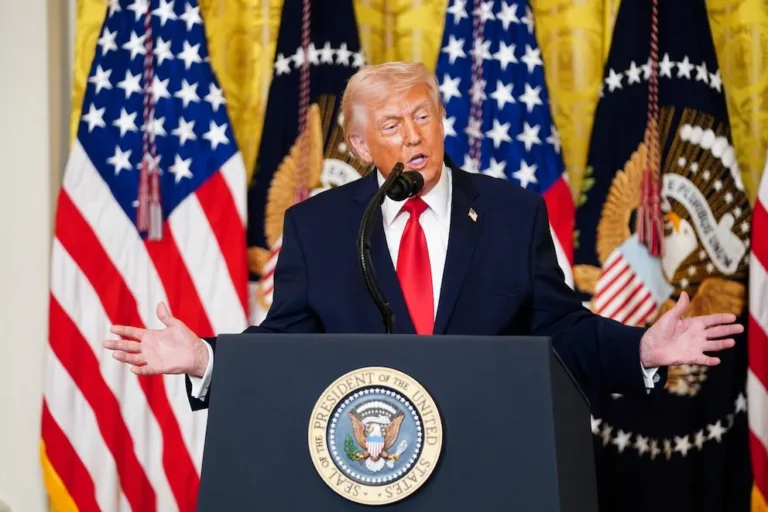 ¡Golpe de gracia! Donald Trump asegura que Estados Unidos está destruyendo por completo al régimen de Irán