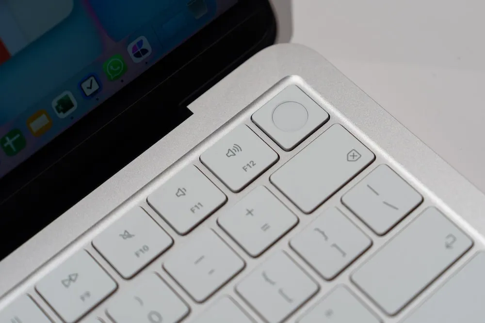 EL "GOLPE" DE APPLE AL MERCADO: La MacBook Neo llega por solo $599