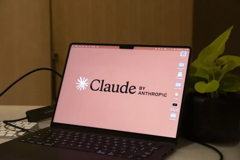 ÉXITO Y COLAPSO: Claude de Anthropic sufre caída global por "demanda sin precedentes"