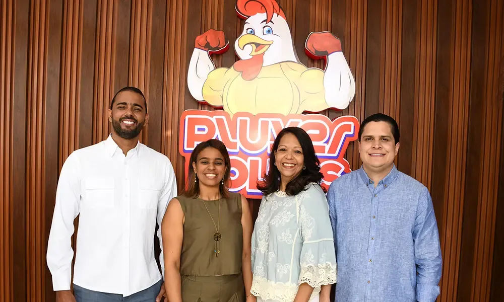 Sabor en la Ruta: Grupo Pluyer inaugura su moderno "Pollos Parador" en Boca Chica