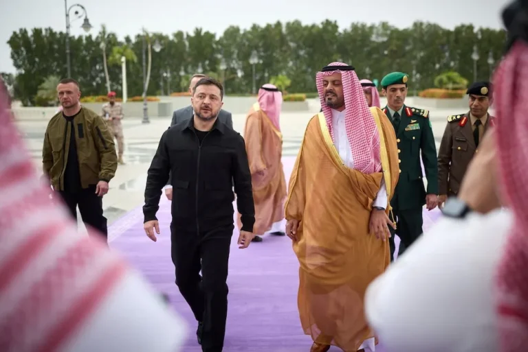 Intercambio de Alto Nivel: Zelensky en Arabia Saudita busca misiles a cambio de tecnología antidrones