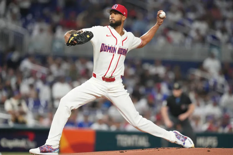 Compromiso a largo plazo: El abridor dominicano Cristopher Sánchez firma contrato de 6 años con los Filis