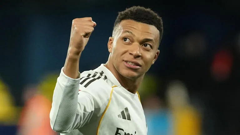Mbappé lidera la lista de Francia pese a sus molestias de rodilla con el Real Madrid
