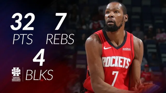 Aquí tienes el reporte de la NBA con el impacto de Visión RDN: ¡Kevin Durant en modo leyenda! 32 puntos para destrozar a los Pelicans Clase magistral de anotación: Kevin Durant ofreció un espectáculo ofensivo al encestar 32 puntos, demostrando por qué sigue siendo uno de los jugadores más difíciles de defender en la historia de la liga. Efectividad letal: "Slim Reaper" no solo anotó en volumen, sino con una eficiencia asombrosa, castigando a la defensa de New Orleans desde la media distancia y el perímetro con su característico tiro elevado. Momento clave: Durant apareció justo cuando su equipo más lo necesitaba, anotando canastas consecutivas en el cuarto periodo que frenaron cualquier intento de remontada por parte de los Pelicans. Impacto en el juego: Además de sus 32 tantos, su presencia en la duela abrió espacios para sus compañeros, obligando a New Orleans a realizar constantes ajustes defensivos que terminaron por agotar a sus jugadores clave. Mensaje a la liga: Con actuaciones como esta, Durant reafirma que está en plenitud física para liderar a su equipo en la recta final de la temporada y pelear por los primeros puestos de la Conferencia.