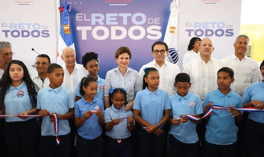 Raquel Peña encabeza inauguración de techado en el Politécnico Prof. Plinio Rafael Martínez