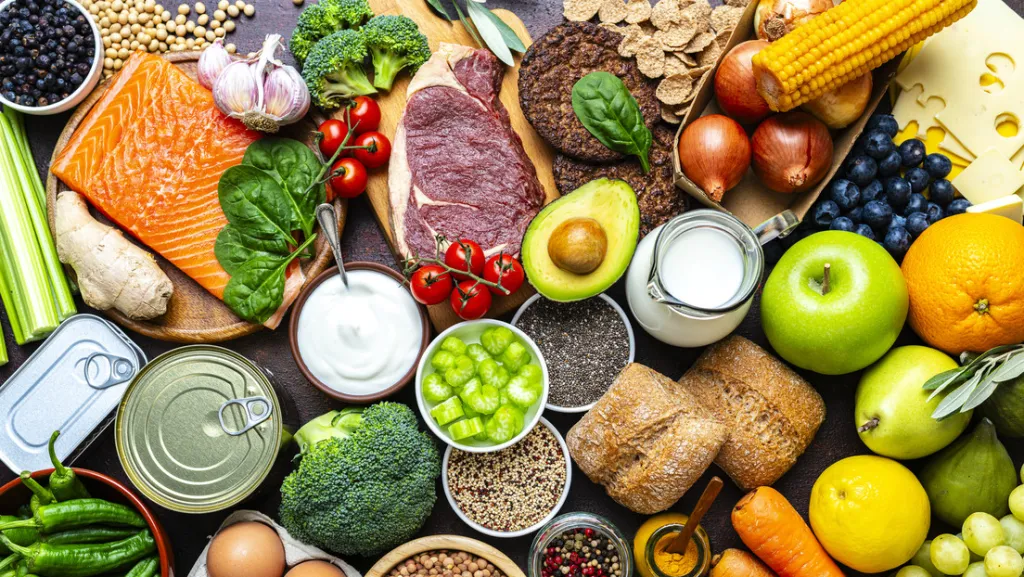 Alimentos y bebidas que podrían ayudar a reducir el riesgo de cáncer, según médico