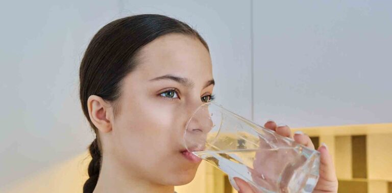 ¡Alerta por calor! Evita deshidratación con estos consejos esenciales