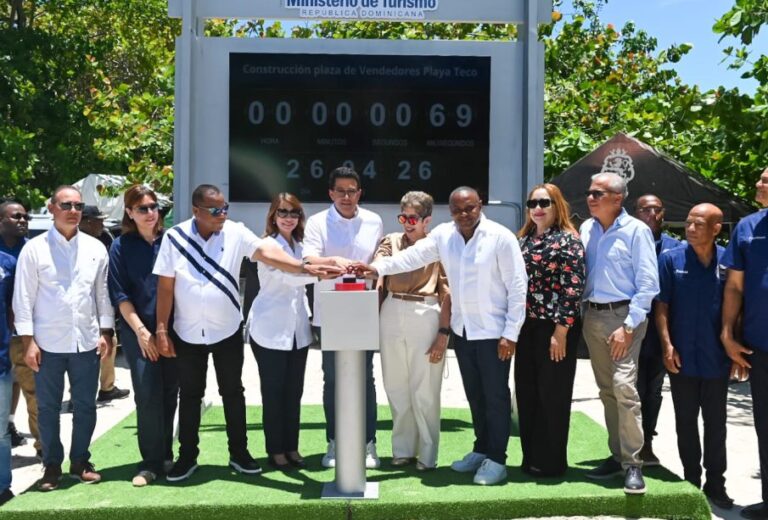 David Collado deja iniciada construcción plaza de vendedores en playa Teco de Maimón, Puerto Plata