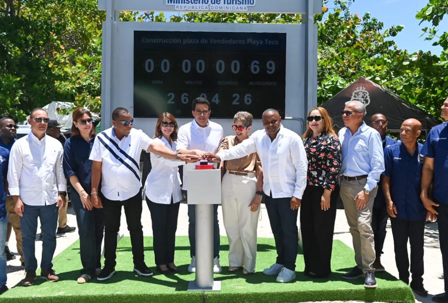 David Collado deja iniciada construcción plaza de vendedores en playa Teco de Maimón, Puerto Plata