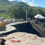 Deslizamiento de tierra causa clausura y desvíos en la vía hacia San José de Ocoa