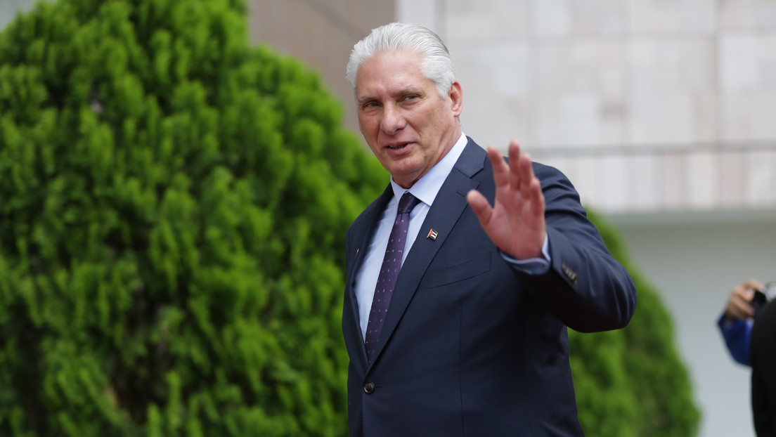Díaz-Canel: "Llevamos al mundo maestros y no bombas, eso es socialismo"