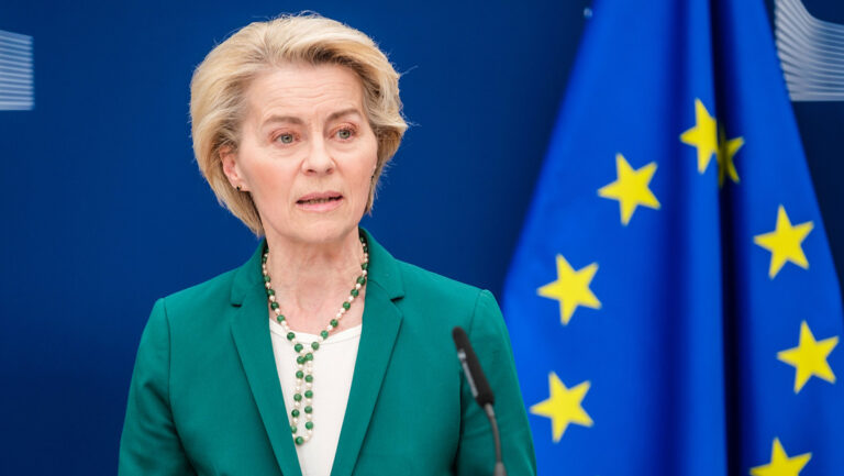 "Gobernanza superautoritaria": Exjefe del Consejo Europeo expone problemas con Von der Leyen