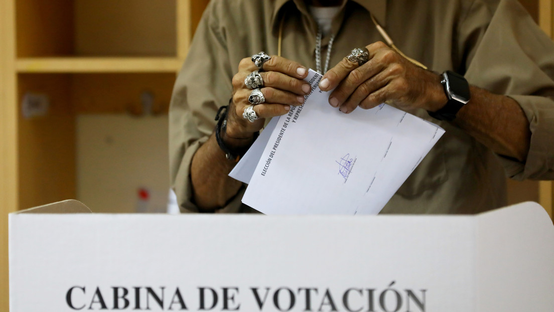 Incertidumbre y reclamos: ¿cómo avanza el conteo electoral en Perú?