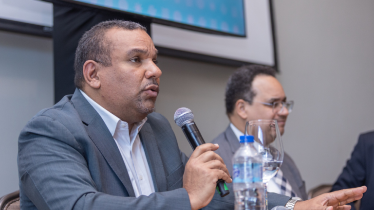 La República Dominicana fortalece sistema eléctrico con generación térmica y almacenamiento 