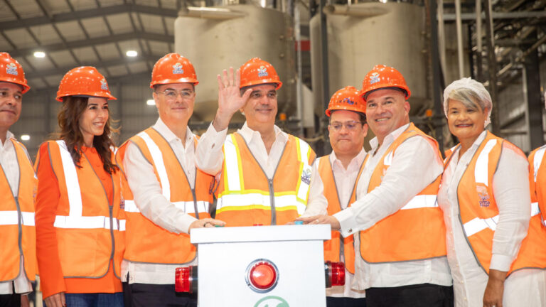 Presidente Abinader inaugura Planta Renacer, primera del Caribe en producir resina PET reciclada para alimentos