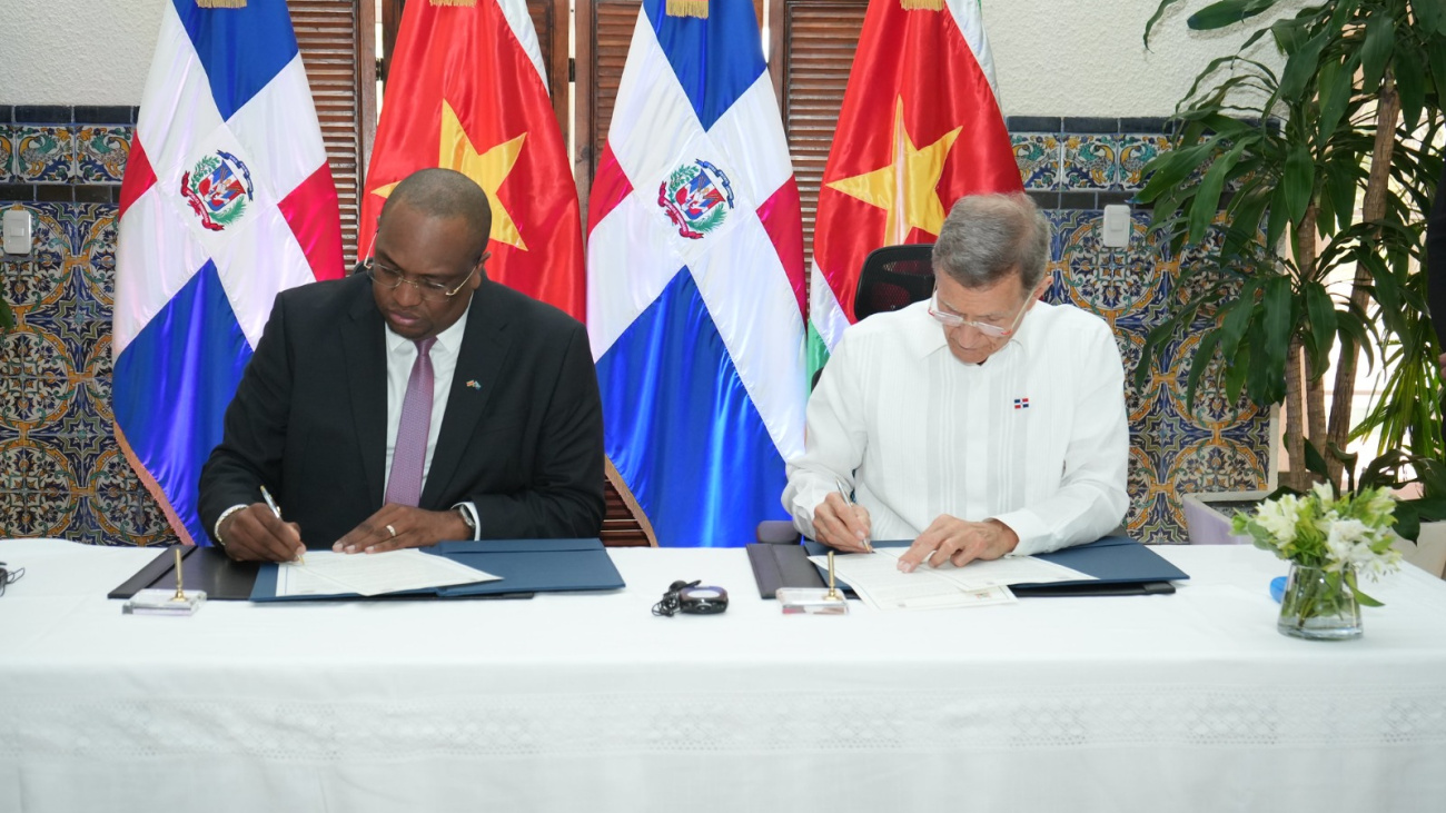 República Dominicana y Surinam acuerdan estrechar lazos bilaterales