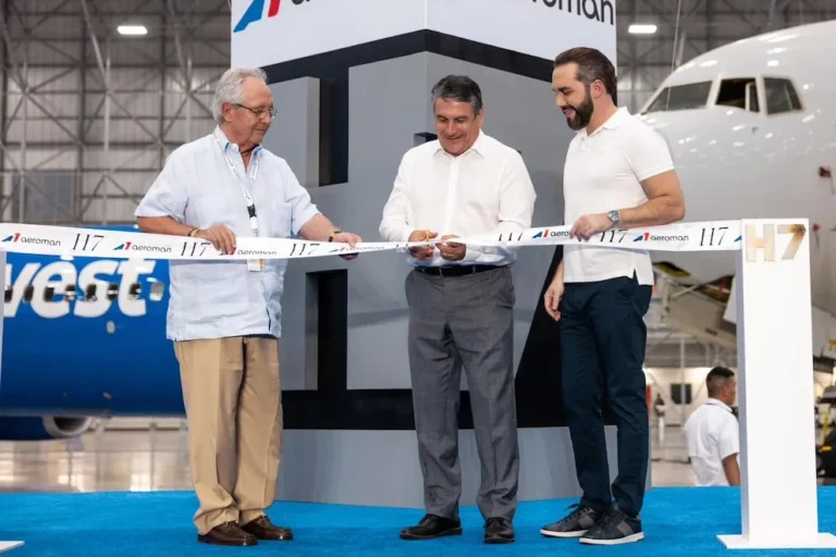 Bukele inaugura en El Salvador el centro de mantenimiento aeronáutico más grande del mundo