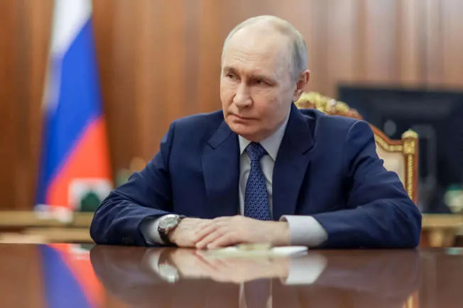 Grietas en el consenso: Las encuestas reflejan un descenso en la popularidad de Putin este abril de 2026