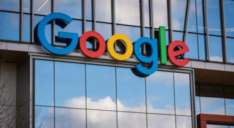 Éxito desbordante: Google restringe el acceso a "Agente Smith", su nueva IA, tras una demanda sin precedentes