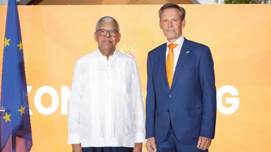 🍊 Una marea naranja en Santo Domingo: Festejando el Día del Rey