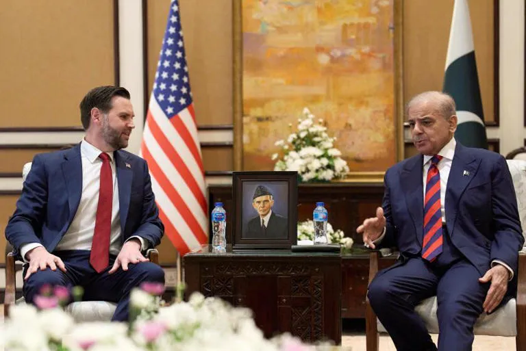 Diplomacia en punto muerto: EE. UU. e Irán concluyen sus conversaciones sin lograr un pacto de alto el fuego