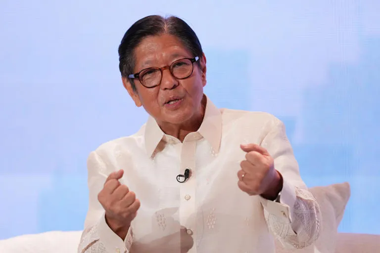 Vitalidad ante las cámaras: El presidente de Filipinas recurre al ejercicio físico para acallar rumores de salud