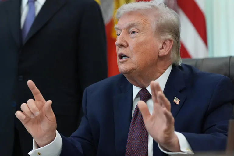 Hacia un control centralizado: Donald Trump firma orden ejecutiva para crear un Padrón Nacional de Votantes