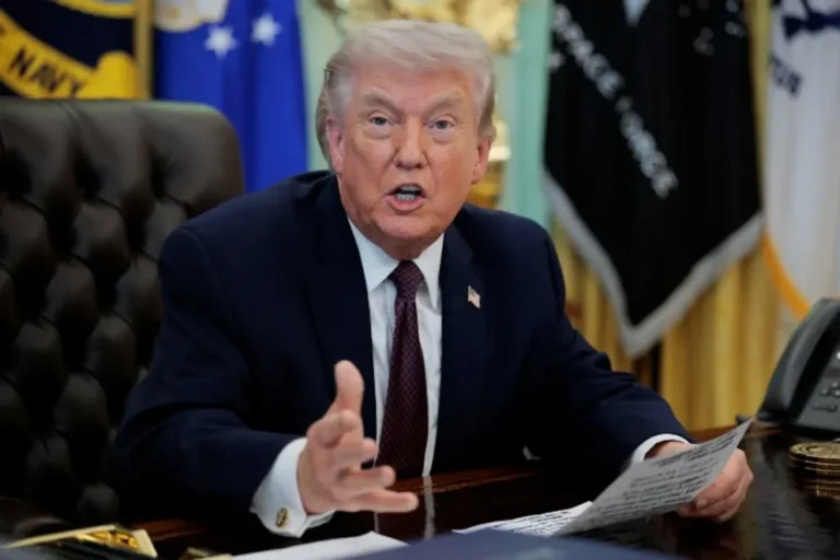 Máxima expectación en Washington: El presidente comparece este lunes junto al mando militar para abordar la crisis con Irán