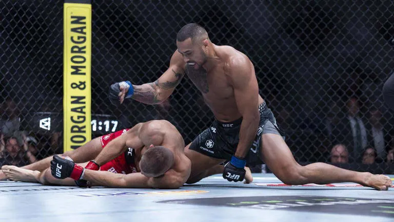 Hazaña épica en UFC 327: Carlos Ulberg noquea a Procházka con una pierna lesionada y es el nuevo rey semipesado