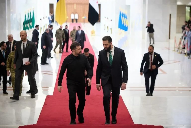 Nuevo amanecer diplomático: Ucrania y Siria restablecen relaciones tras el colapso del régimen de Al-Assad