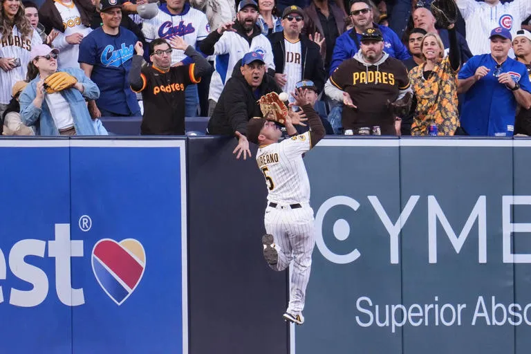 Ty France y Manny Machado lideran victoria ofensiva de los Padres sobre los Cachorros