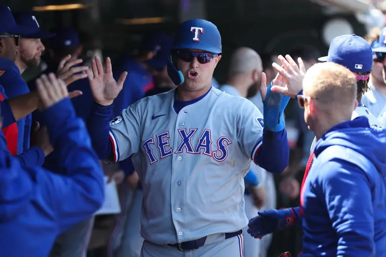 Remontada épica de los Rangers: 4 carreras en la novena para vencer a los Atléticos