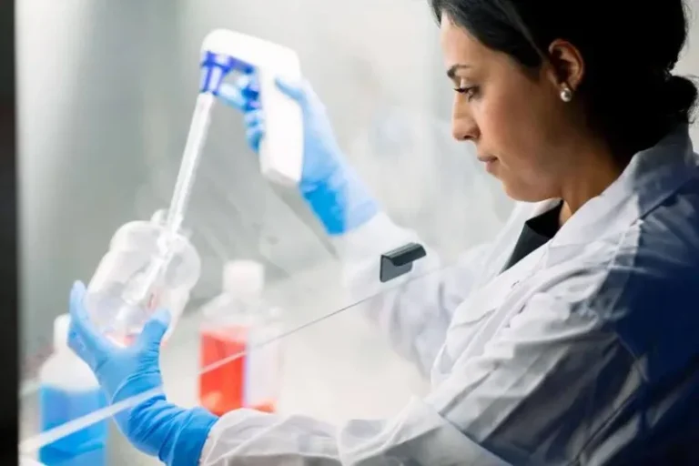 Un ensayo clínico prueba un aerosol nasal para revertir signos del envejecimiento cerebral